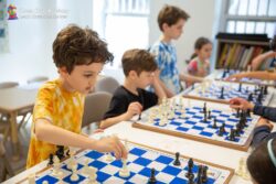 kids learning chess