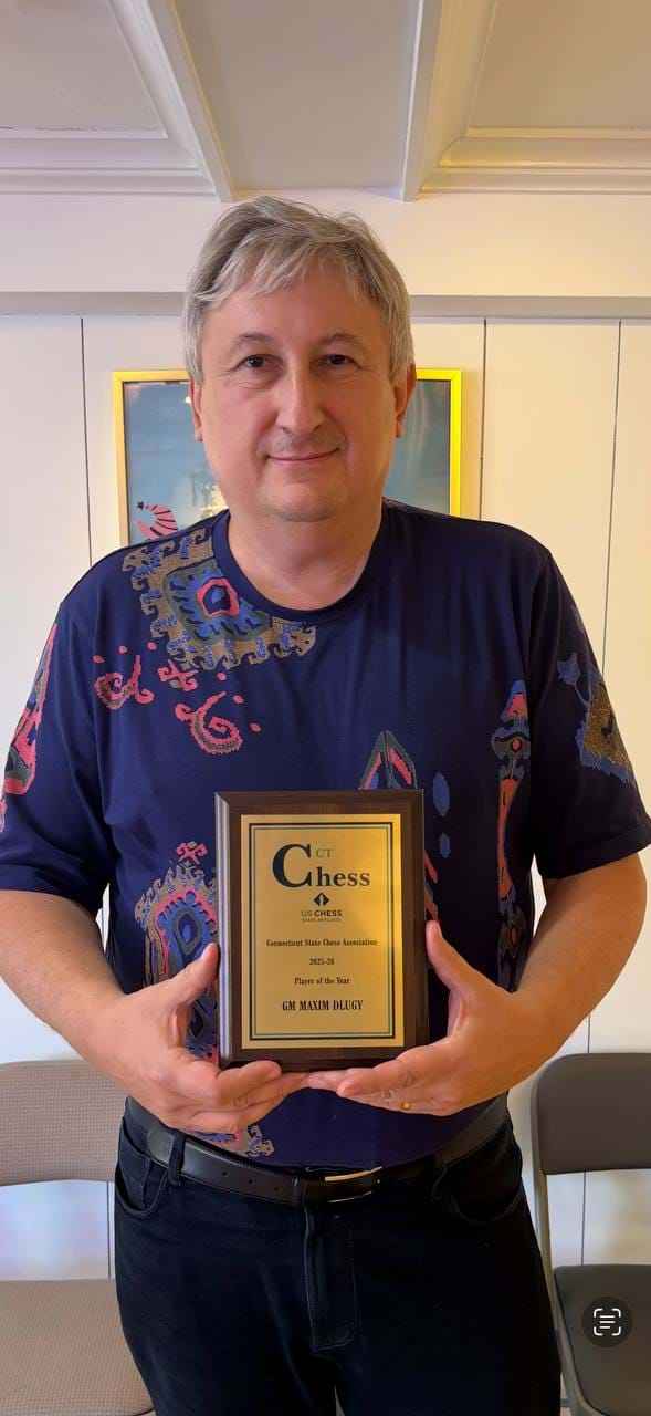 GM Maxim Dlugy holding his Connecticut Player of the Year award